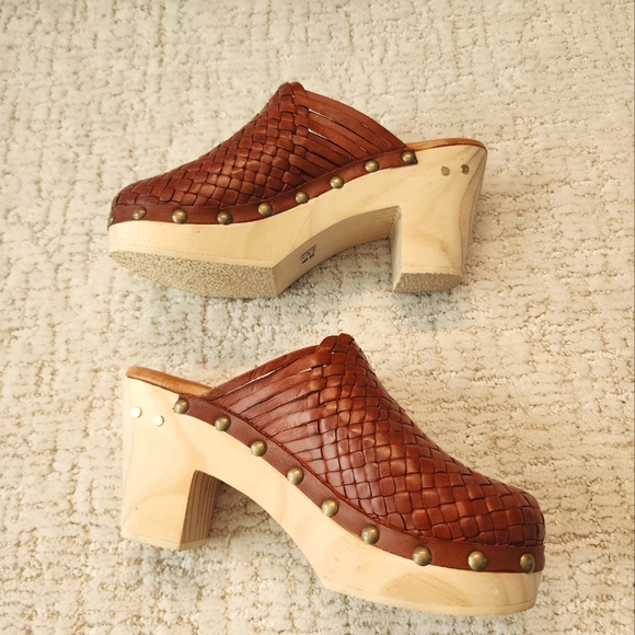 NWT Beek Woodhen woven clogs in chestnut brown - Picture 3 of 5